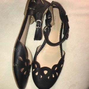 Cute black flats!